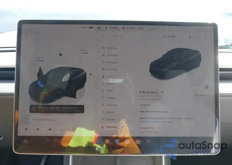 2026 Tesla Model Y Long Range Dual Motor All-Wheel Drive/Long Range Launch Series z USA, uszkodzony, nr VIN 7SAYGDEE3TF341122